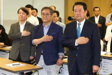 국민의례하는 안철수-김태일-박주선[포토]