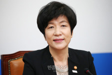 국회 찾은 김영주 고용노동부 장관[포토]