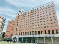 개강 코앞인데…다 지은 신축 기숙사 입주 가로막힌 경희대 학생들