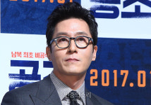 [속보] 배우 김주혁, 교통사고로 사망..경찰 측 "차량 전복 돼 사망"