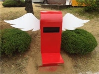 충북중앙도서관입구에 사랑의 우체통 포토존 설치