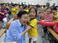영동유치원, 노인복지회관 방문
