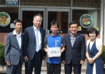 산남종합사회복지관, 음식점 4곳에 나눔 현판 전달