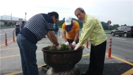 음성군 맹동면, 교황 맞이 꽃길 단장