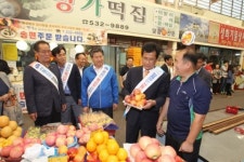 진천군, 추석맞이 전통시장 탐방·장보기 나서