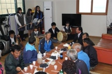 충주신니중, 마을 노인들과 사랑 나눔 풍물 한마당