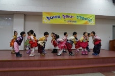 비봉유치원, 에버그린 사회복지센터서 재롱잔치