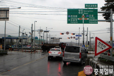 청주 옥산교 사거리, 좌회전 신호 제한…왜?