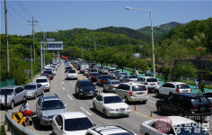 5일 청주랜드관리사업소 앞 도로 차량 정체
