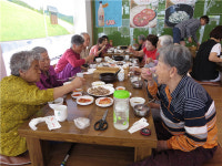 흥덕구 정태동씨, 홀몸노인에 점심 대접