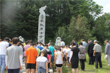 충주 대소원초, 참전용사공적비·독립유공자추모비 참배