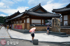 충북도 관광 활성화 방안 - 전통이 살아 숨 쉬는 전주 한옥마을