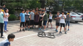 청주 샛별초 1일 과학교실 에서 드론 조종