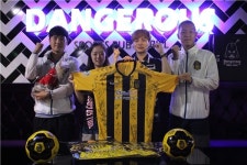험멜스포츠샵덕 | 충주험멜FC, 지역 유일 스포츠 PUB과 특별한 관계 맺다