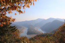 옥천 동이면 늦가을 속에 빠진 작은 한반도