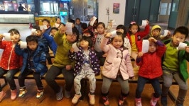 충주달천초·단월초 병설유치원, 충주 메가박스서 영화관람