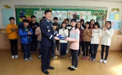 공군 19전비, 충주지역 초등학교 졸업생에 우등상 수여