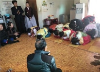 충주 아이들세상 아동들, 경로당 찾아가 세배 올려