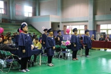 충주노은초, 이색 졸업식 개최