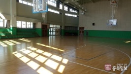 14억 규격미달 농구장…주성중, 1년째 방치