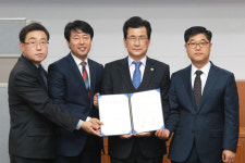 충북도·진천군, ㈜조이테크·㈜조이씨앤디 투자협약 체결
