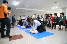 충주시의회, 시의원 및 사무국 직원 대상 심폐소생술 교육