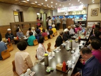 충주 오대양횟집, 어르신100여명에 식사대접