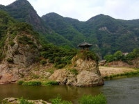 풍광 빼어난 영동 월류봉 관광객 유혹