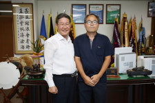 영동출신 공근식씨, 러시아 연구원 대상 격월간지 표지모델 선정