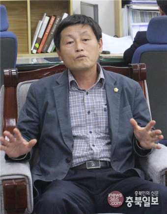 세 번째 의장 불신임안 제출…도의회 '사분오열'