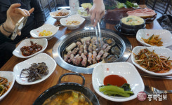 미친(味親) 사람들 - 청주 운천동 흑돼지가 있는 풍경