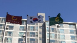 제천 교동새마을지도자·부녀회 경로당 태극기 무료 교체