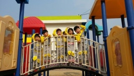 충주엄정초병설유치원, 실외 놀이시설과 모래 소독실시