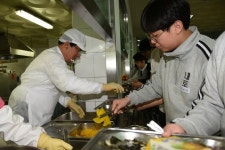 제천시, 학교급식시설 방문 점검 및 배식봉사