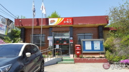 옥천군 문 닫을 위기 시골우체국, 지자체·주민이 살려냈다