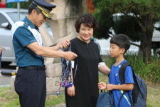 호루라기 들고 초등학교 찾은 윤소식 청주흥덕경찰서장
