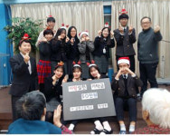 경로효친을 실천하는 금천고 학생들
