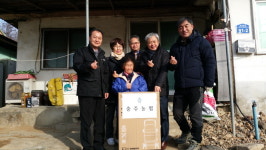 충주농협, 어르신 보행보조기 지원 