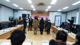 남현동바르게살기위원회, 중고교 신입생 4명에 교복증서 전달