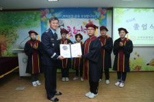 공군 19전비, 지역인근 초등학교 졸업생에 우등상 수여