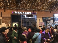 충주지현동 지역사회보장협, 어르신 초청 영화관람