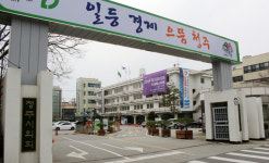 새 시장 선출 앞두고 존폐 기로 시청사 본관