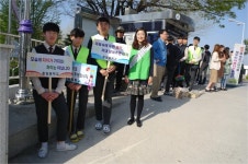 충일중, 장애인식 개선 등굣길 캠페인 실시