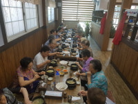 충주 굴향기, 어르신 60여 명에 반계탕 대접