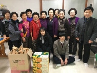 충주수안보중 학생회, 경로당에 겨울용 수면양말과 과일전달