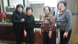충주호암직동지역사회보장협 이윤경씨, 노인공경 실천