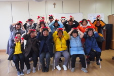 보은군노인·장애인복지관 꿈높이 뜨개질반, 손뜨개 카네이션 전달