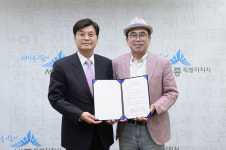 세종시 학생들 위한 기업들 장학금 기부 잇달아