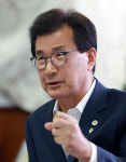 이시종 지사 제조업 튼튼한 충북돼야