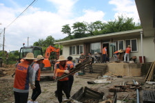 존경의 마음으로 지은 러브하우스